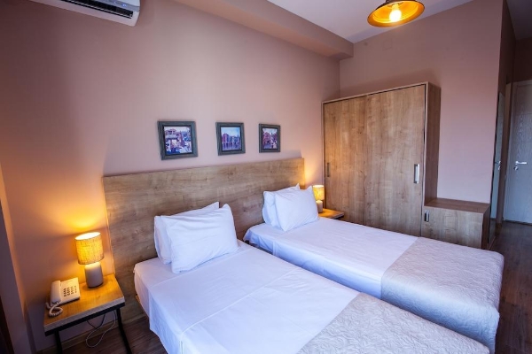 Hotel N16 (P'eria)